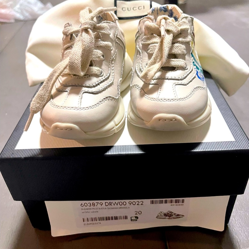 Gucci Unisex baby shoes size